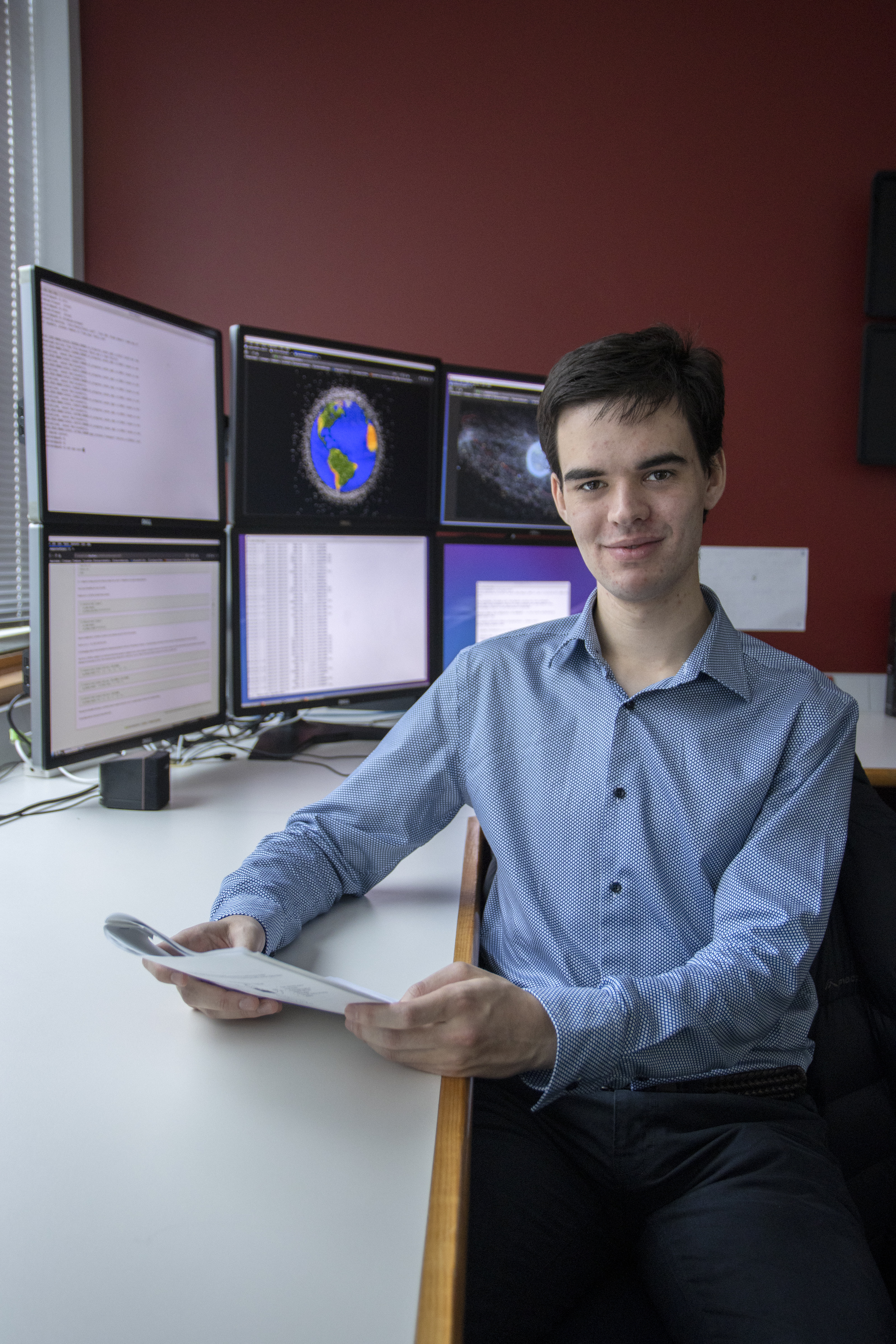 Thumbnail for Physicist claims prestigious space award